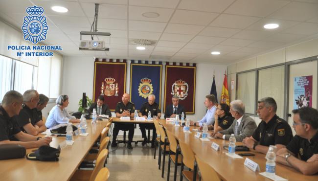 La Policía se reune con representantes consulares en Almería