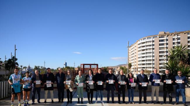 Más de 3.500 corredores ya calientan para la Media Maratón de Almería 