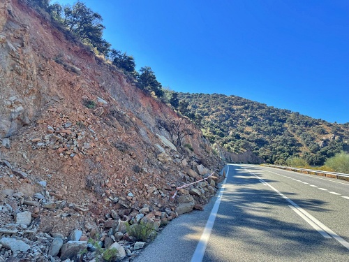 Peligrosos desprendimientos en la carretera de las Canteras