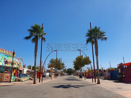 El lunes comienza el montaje de casetas y atracciones en el Recinto Ferial