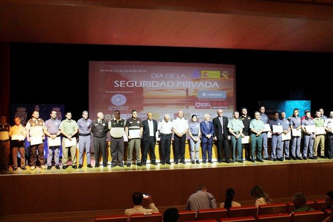 Entrega de menciones honoríficas con motivo del Día de la Seguridad Privada