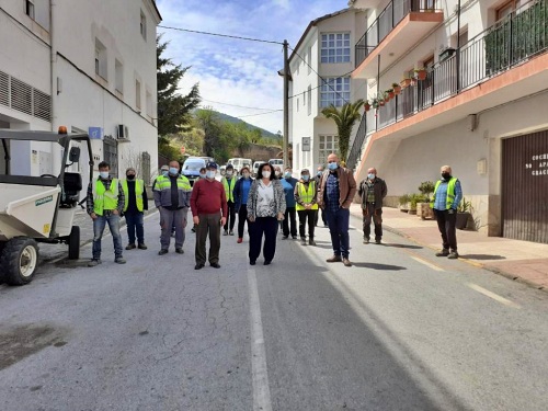 El PFEA impulsa 900 jornales y renueva calles y jardines de Bacares