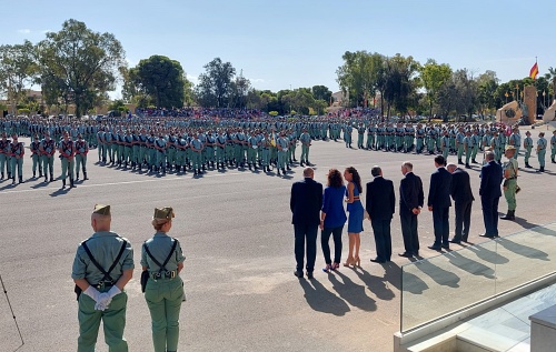 La delegada del Gobierno andaluz y el subdelegado acuden a una parada de La Legión