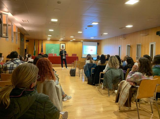 Los Residentes de Familia del Distrito Sanitario Almería completan su formación con sesiones clínicas quincenales