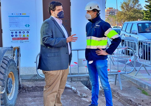 Instalación recarga gratuita para vehículos eléctricos en el Teatro de Roquetas