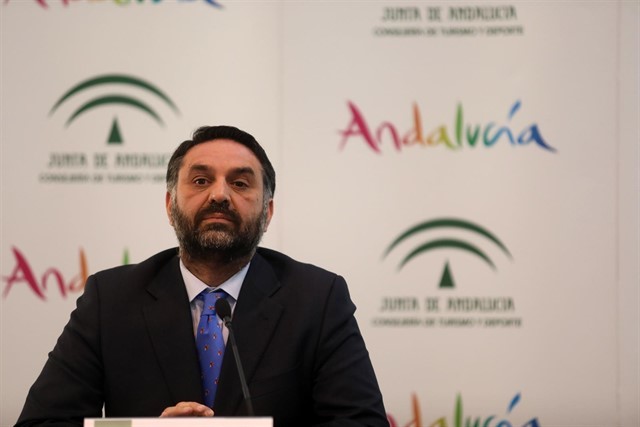 El consejero de Turismo rectifica y mete a Almería y Jaén en “Andalucía, Paisajes con sabor”