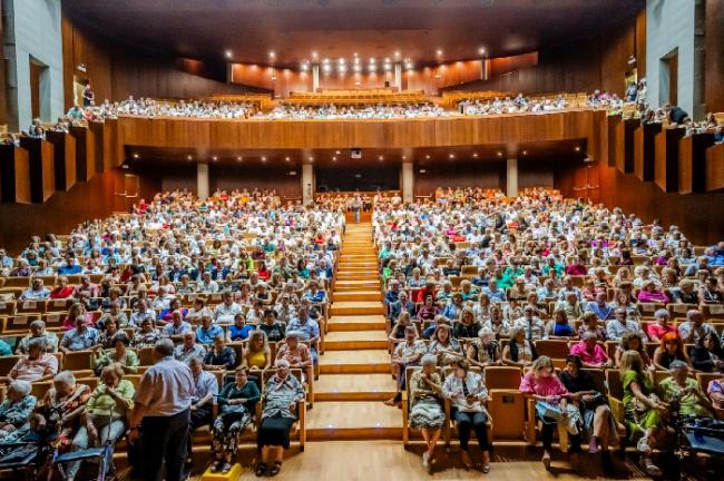 Más de 1.000 personas celebran el Día Internacional de las Personas Mayores en Roquetas