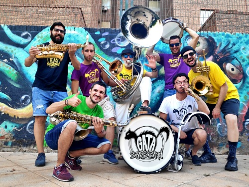 La Junta lleva al auditorio de Vera la compañía almeriense ‘Gata Brass Band’