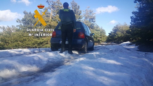 Un hombre de 75 años recorre 20 kilómetrosa pie de noche y entre nieve para buscar ayuda