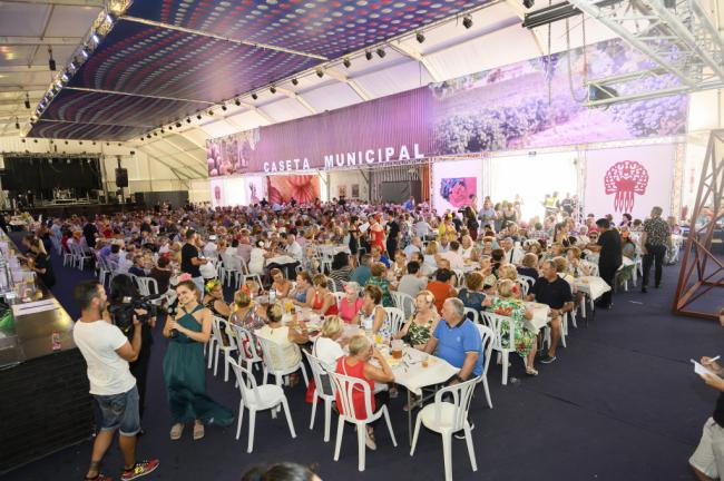 El alcalde participa en el homenaje a los mayores en la que es ya “una feliz tradición” de Feria