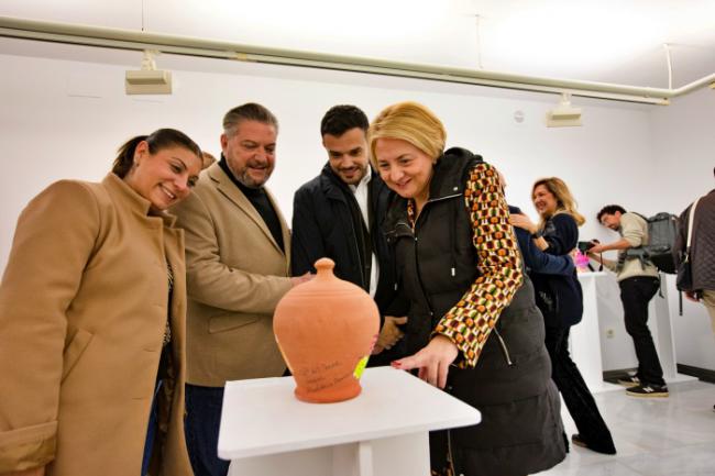 Arte y solidaridad en la exposición ‘Huchas con gran fondo’