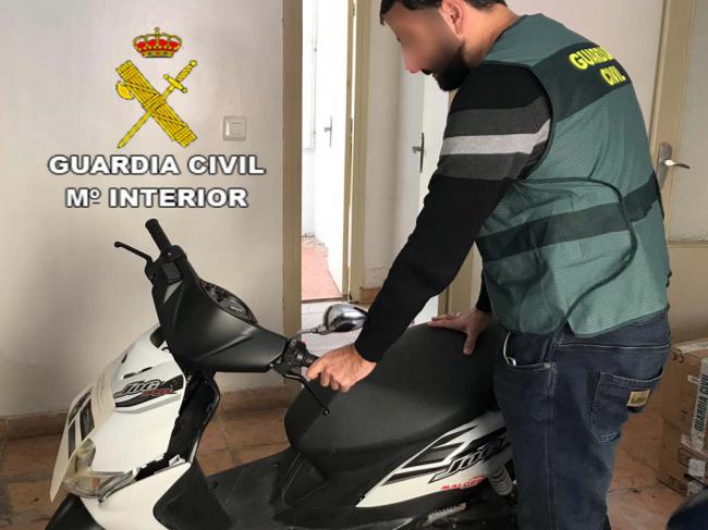 Detenidos dos menores por robar dos motos en Roquetas