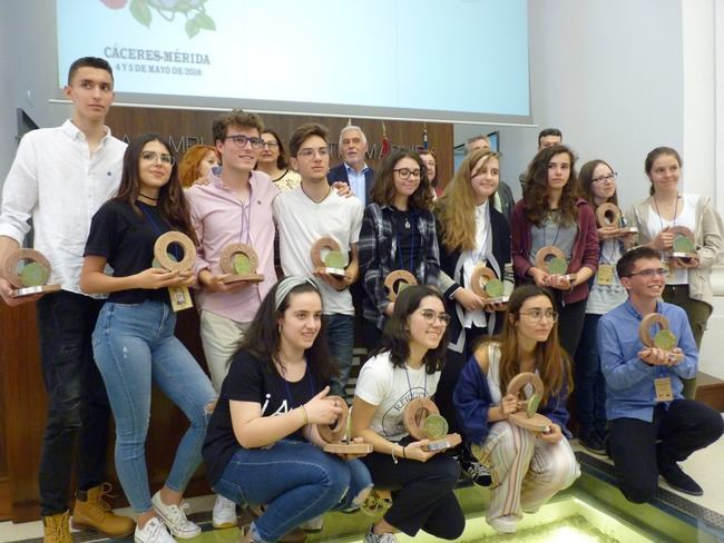 La estudiante de Albox Ana Rosa López Rodríguez es premiada en Disertación Filosófica