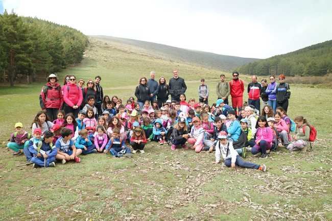 103 escolares hacen un itinerario teatralizado por el Puerto de la Ragua