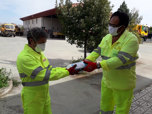 Fomento entrega 4.000 mascarillas a centros de conservación de carreteras