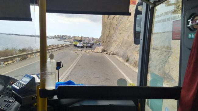 Nuevo desprendimiento corta la carretera del Cañarete