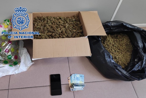 La Policia Nacional sorprende a dos jóvenes con tres kilos de cogollos de marihuana