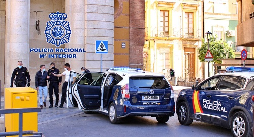 Un Policía Nacional fuera de servicio detiene en Almería a un hombre vendiendo droga