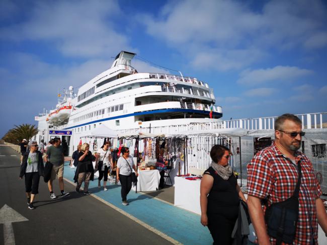 El vetusto crucero Ocean Majesty visita el Puerto de Almería