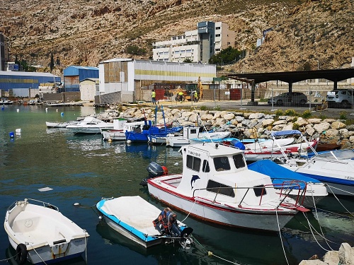 La Autoridad Portuaria acondiciona el Fondeadero del Puerto Pesquero