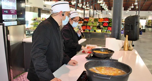 De Lucas protagoniza un nuevo showcooking en el Mercado Central