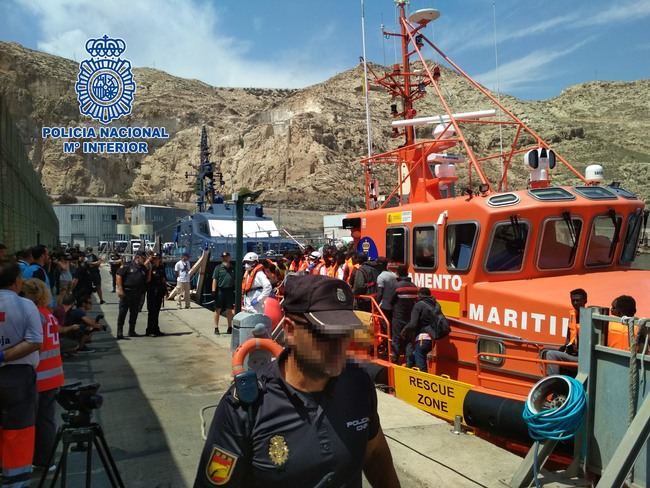 La Policía Nacional de Almería atendió a más de 5.600 inmigrantes en medio año