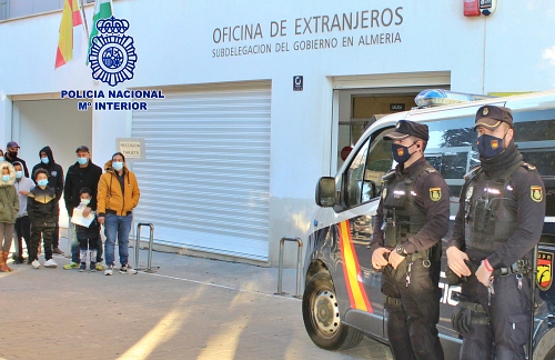 La Policía Nacional detiene en Almería a dos hombres por cobrar empadronamientos de inmigrantes