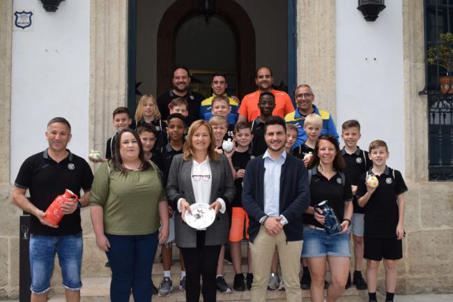 Trece jóvenes de un equipo de fútbol alemán vuelven de intercambio deportivo a Níjar