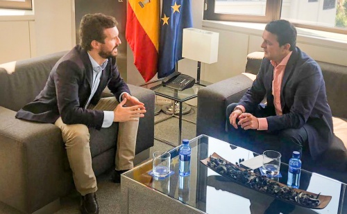 Casado recibe al secretario general del PP de Almería