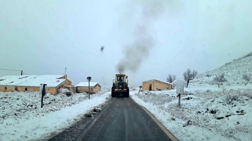 Diputación sigue retirando nieve de las carreteras de Almería