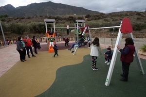 Íllar estrena un nuevo parque infantil gracias a las inversiones de la Diputación