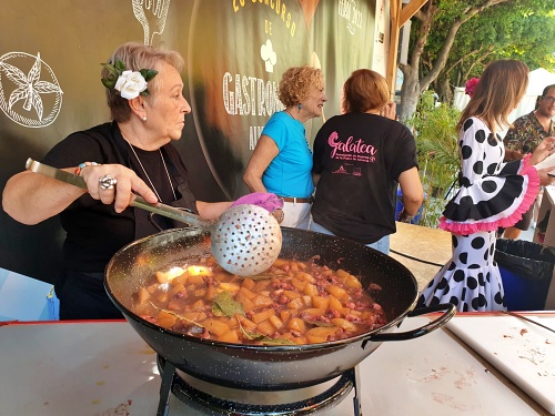 Las armadoras de la Asociación Galatea en el último día del espacio gastronómico