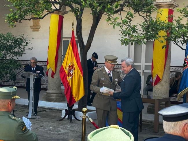 Ginés Valera, reconocido por su contribución a la cultura de la Defensa