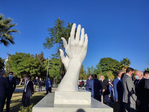 El ‘aplauso infinito’ en mármol Blanco Macael cierra un ciclo en Sevilla