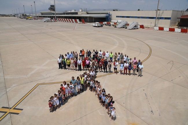 El Aeropuerto de Almería reúne a 200 personas en una fiesta de convivencia