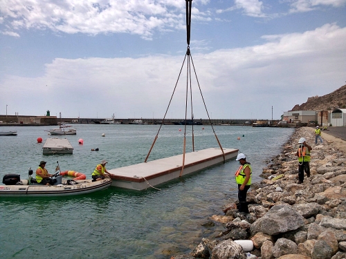 La APA adjudica a Dylan Marinas dos nuevos pantalanes flotantes para el Puerto Pesquero de Almería