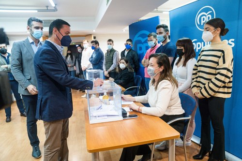 El PP de Almería apoya a Feijoo como presidente