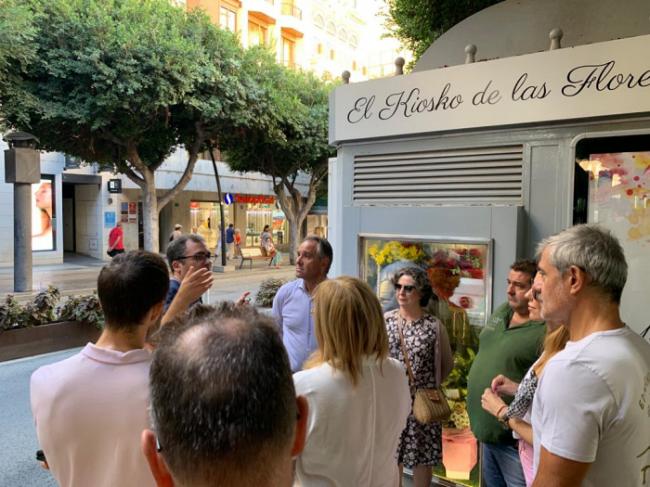 Ayuntamiento y Almería Centro acuerdan una poda ‘naturalizada’ de los árboles del Paseo