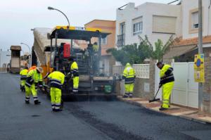 Obras de mejora de asfaltado en distintas calles de La Romanilla