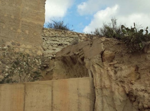 El Ayuntamiento de Almería licita las obras de consolidación de la Muralla, Torreón del entorno del Mesón Gitano