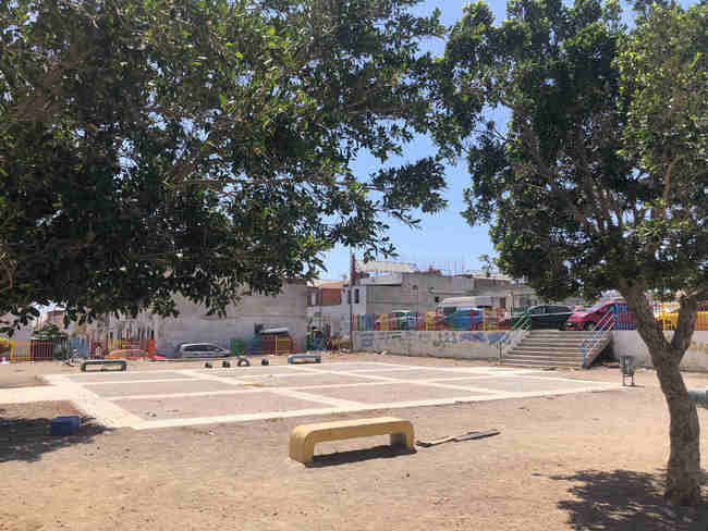 Licitadala zona de juegos y aparcamiento de Los Almendros