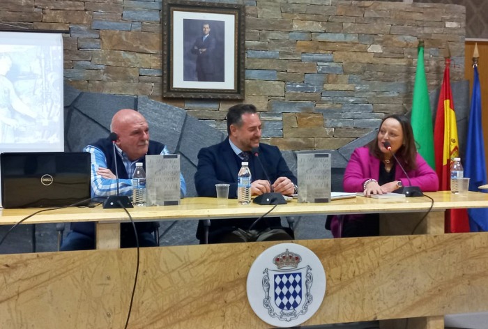 Diputación homenajea a las cruces de mármol de Macael