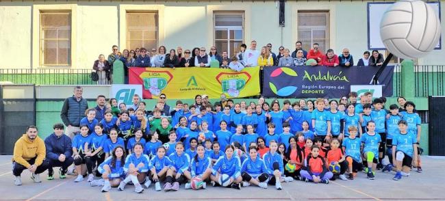 El delegado de Deporte anima a los alumnos de La Salle en la liga LED de voleibol
 