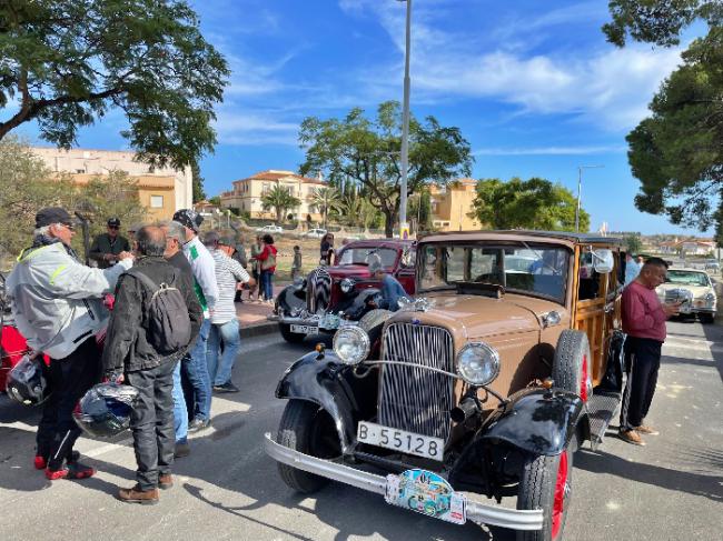 Los Gallardos celebra su centenario con coches históricos