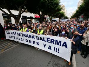 El PP se suma a los balermeros para exigir al Gobierno que actúe en la playa de Balerma