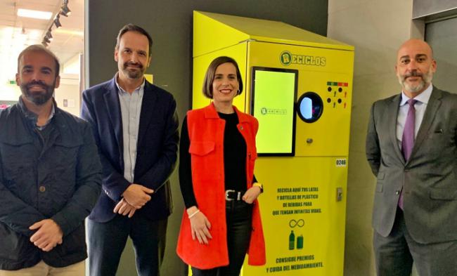 Almería estrena máquinas RECICLOS que recompensan por reciclar