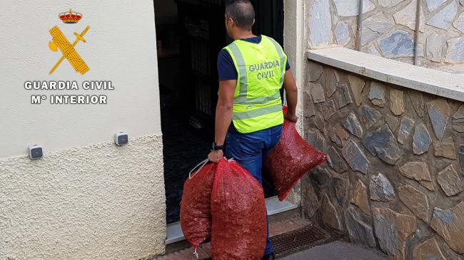 Detienen a un hombre con droga y a otros dos cuando reclaman el coche en el que iba