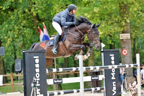 El jinete almeriense Mario Muñoz Criado triunfa en el concurso holandés JUMPING BLARICUM