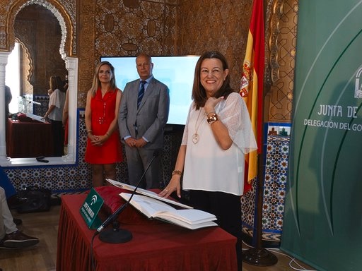 Imbroda preside la toma de posesión de la delegada territorial de Almería