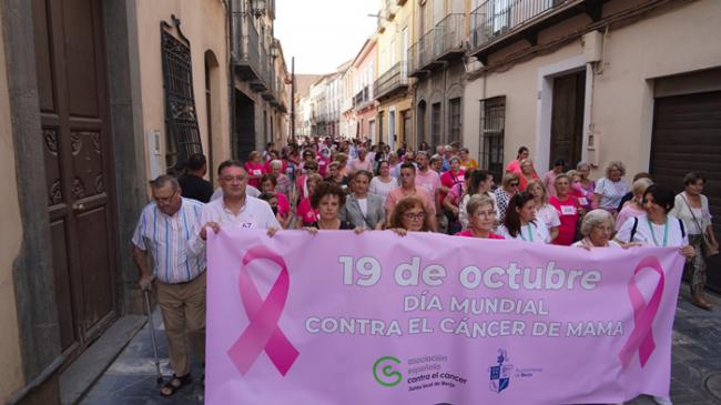 Berja muestra su solidaridad en el Día Mundial contra el Cáncer de Mama